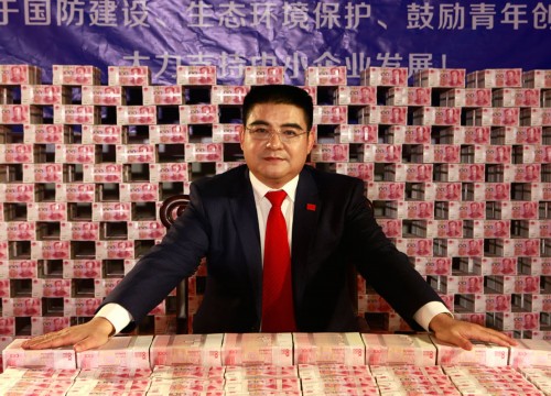 陈光标16吨人民币助推经济大普查