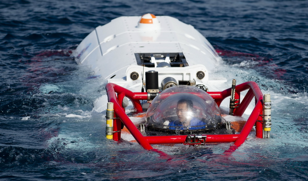 参加"环太平洋-2016"演习的中国海军援潜救生船长岛船搭载深潜救生艇 