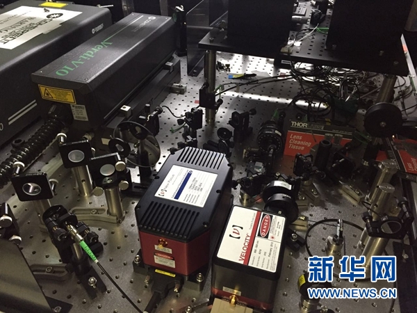 世界首台光量子计算机组图