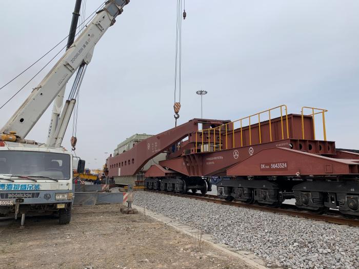 铁路部门助力国家重点工程复工建设 保障大型设备运输