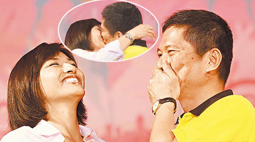 组图:农历七夕催情 台湾各地情侣拥吻宣示爱情