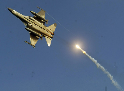 买到瑕疵f-16战机火焰弹 台军方:诉讼求偿中(图)