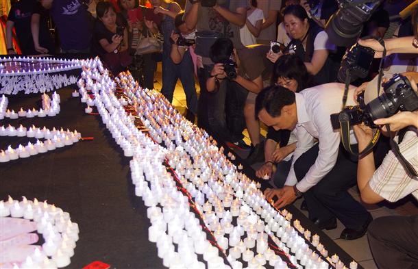 台北捷运血案死者头七 朱立伦赴现场追思(图)