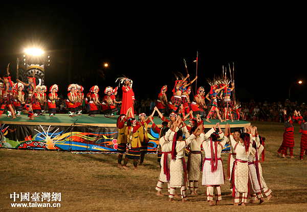 台湾少数民族丰年祭万人大联欢活动盛大举行(组图)