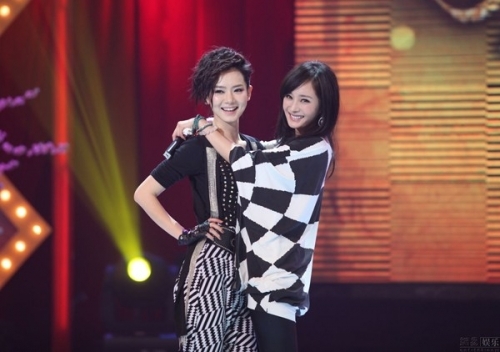 聚光灯下的"真相" 30组最有心机的女星合照