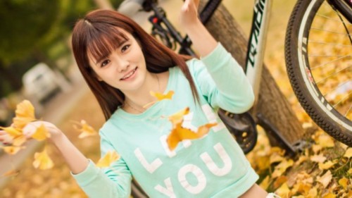 湖南农大校花走红网络 14岁上大学遭质疑