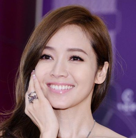 男神都爱才女 高学历女星妆美人闪亮