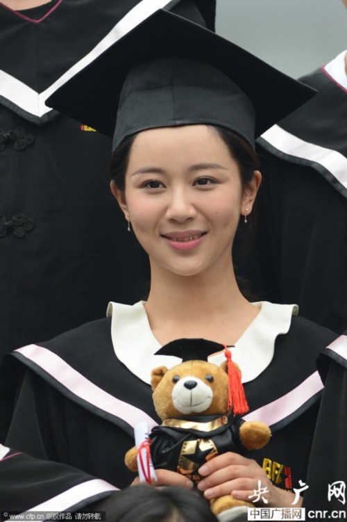 北影2014毕业典礼明星脸齐聚 "刘星""小雪"抢镜