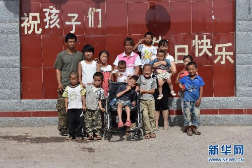 "爱心妈妈"11年收养12名孤残儿童