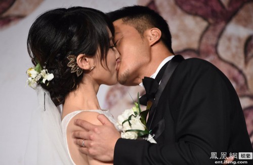 盘点明星夫妻亲吻照