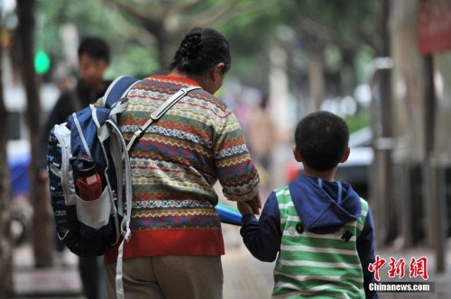 80后的"候鸟式"父母