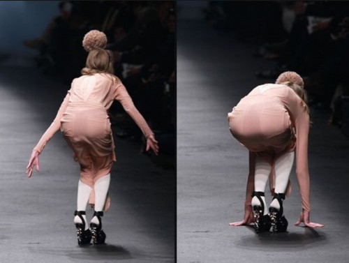 盘点模特走秀优雅摔倒