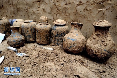 河南温县发现大型汉墓群 出土文物200多件