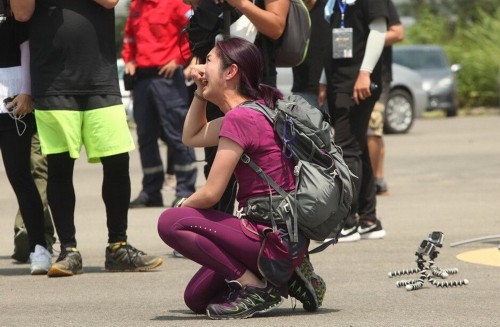 丁子高录节目悬挂空中杨千嬅担心跪地痛哭