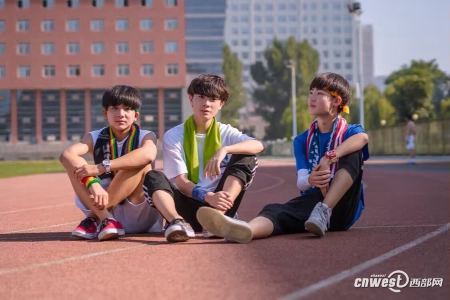 陕西"00后"组合酷似tfboys 立志成为顶尖组合_社会_中国台湾网