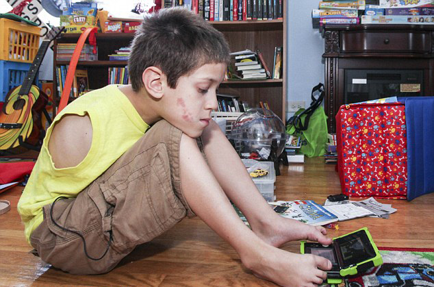 无臂男孩的快乐生活