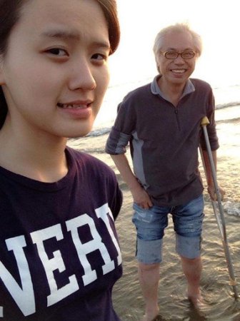 港"爷孙恋"秀甜蜜 女方才与富二代车震被抓