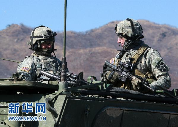 3月7日,在韩国京畿道抱川市,美国斯特赖克旅士兵在训练中.