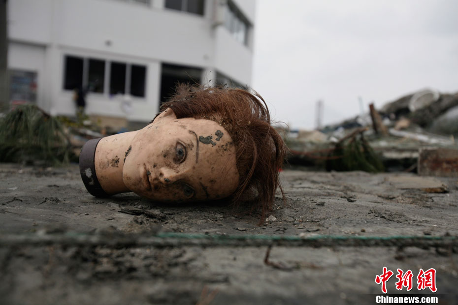 日本地震中令人不忍目睹的画面(组图)