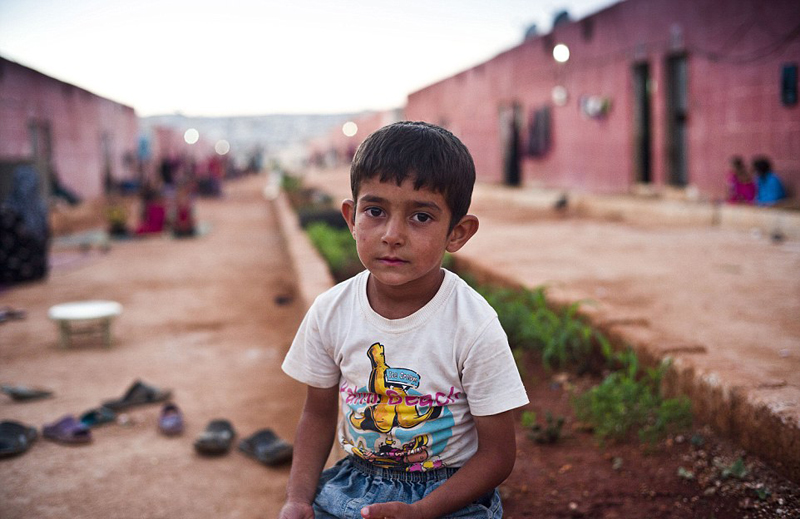 实拍叙利亚"战争孤儿"硝烟下的童真笑颜(组图)