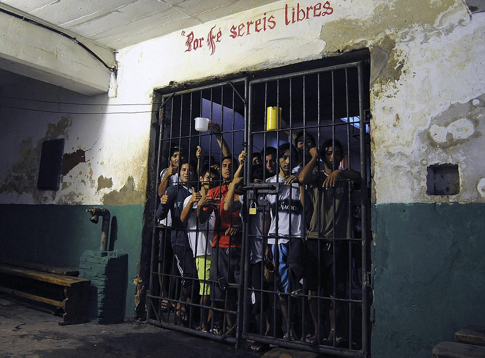 同是坐牢有的数千人挤一狱 大毒枭却家电厨卫一应俱全_国际_中国台湾