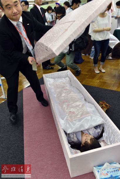 日本殡葬博览会女僧人获赞颜值高 揭日特色殡葬业