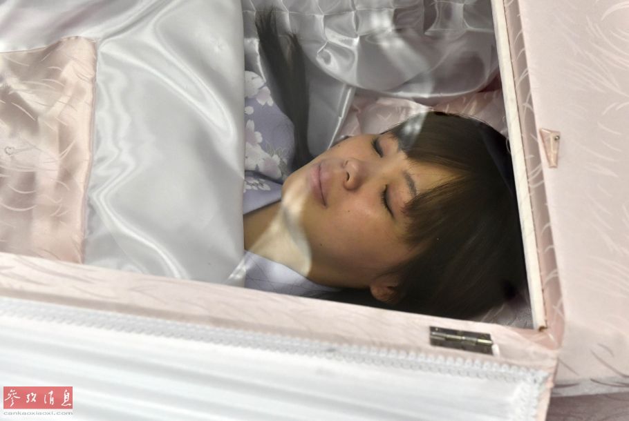 日本殡葬博览会女僧人获赞颜值高揭日特色殡葬业