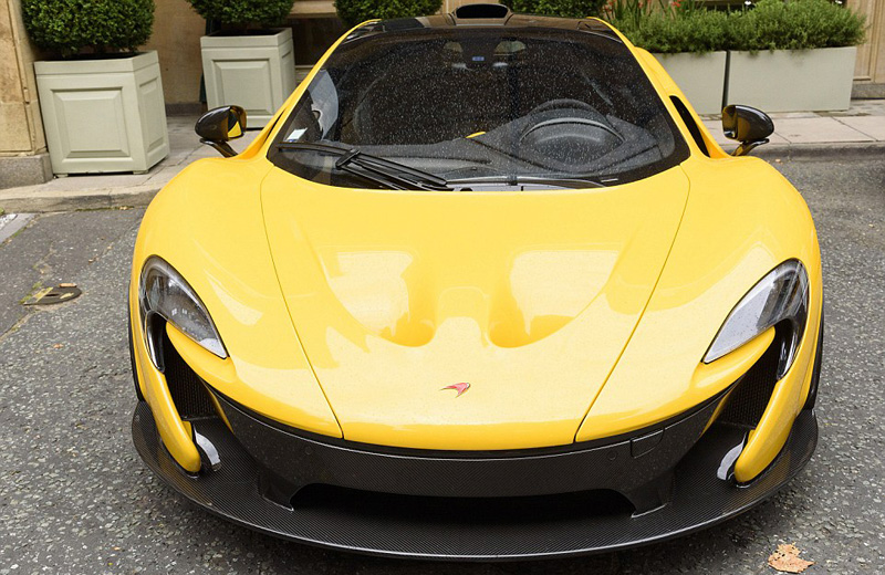 炫车季!伦敦街头现卡塔尔酋长豪车车队_国际_中国台湾网