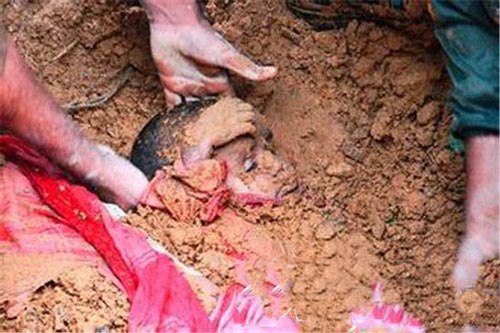 印度106名儿童被"活埋"1分钟祭神(图)_国际_中国台湾网