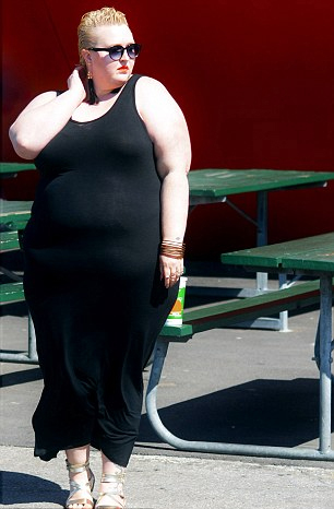 加时尚博主秀大码女孩魅力走红网络