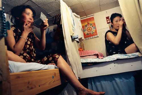 巴黎"站街女"惨死异乡 透视边缘化的华人性工作者