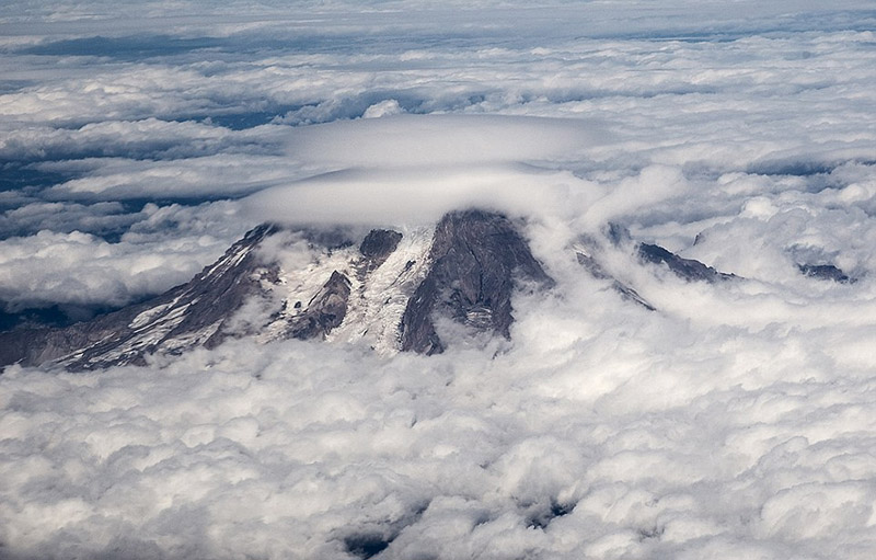 盘点全球飞碟状山顶云朵 形状奇特