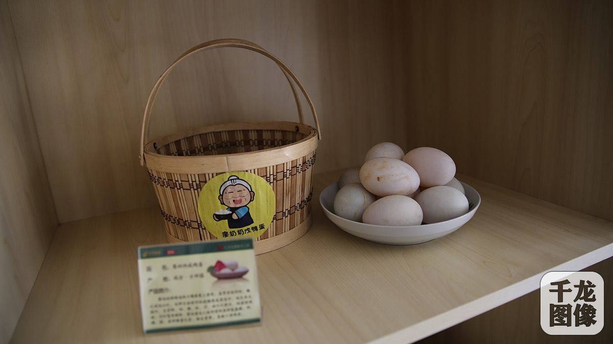 8��Ѽ��ϴ�������Ͻ������еĺ���͡������Ρ��ǡ��ƾ������ϣ�ճ�ϲݻң��ŵ���������һ���£��Ȼ����͵�Ѽ�������ƺ��ˡ�����40�죬��Ѽ�����ܴ���������������Ŀ쳵����Ϊ�����ϵġ������ġ���