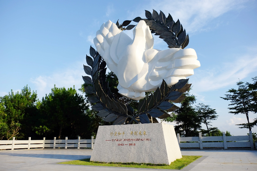 和平鸽雕塑