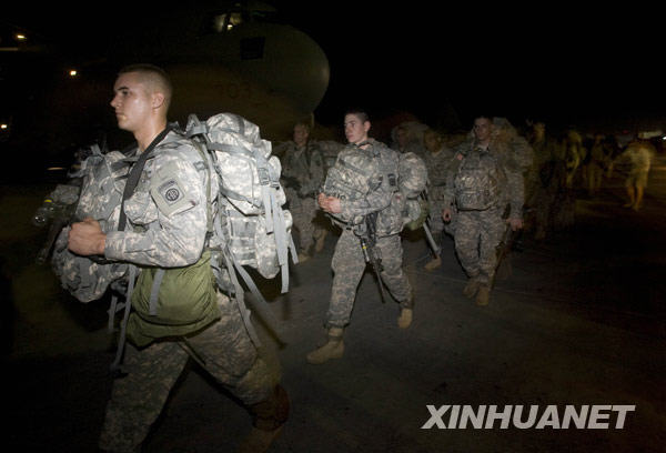 美国士兵抵达海地