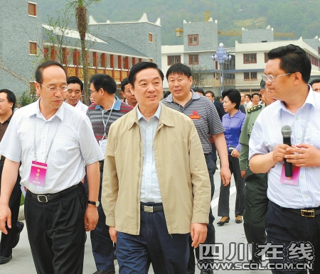 要让受灾群众住上好房子 更要让大家过上好日子