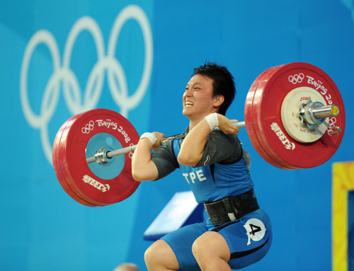 组图:举重女子63公斤级决赛 中华台北选手卢映锜夺得铜牌
