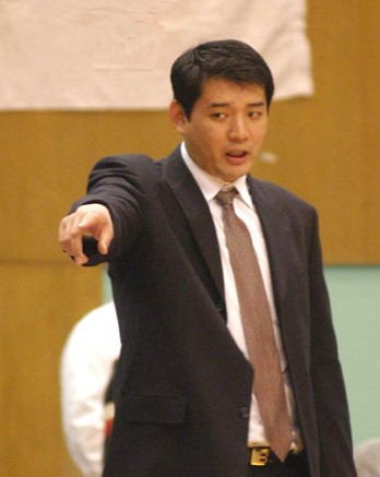 cba主帅巡礼:邓华德备受压力 湖人助教打三角