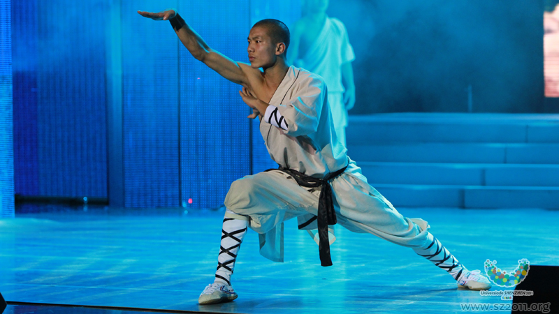 少林武僧表演蛇拳 实习生 郑旭莹 摄